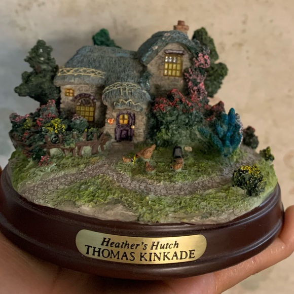 Thomas Kinkade - Lighted Cottage Collection - Heather's Hutch - Picture 6 of 9